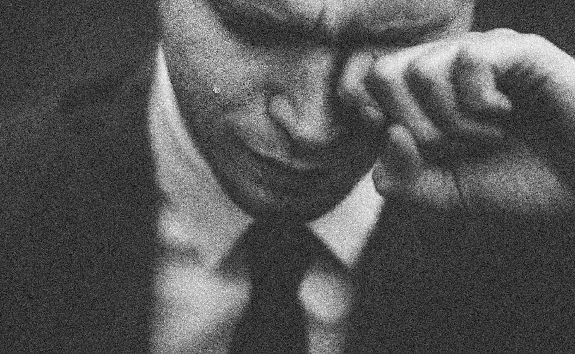 人の悪口ばかり言う上司が迷惑！上司の心理と対処法とは？ DENKEN+